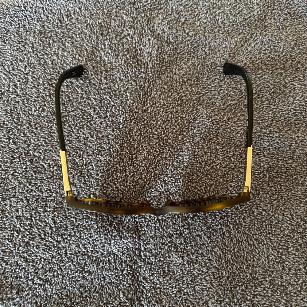 Kate Spade Tortoise Shell Sunglasses and case. - Picture 3 of 10